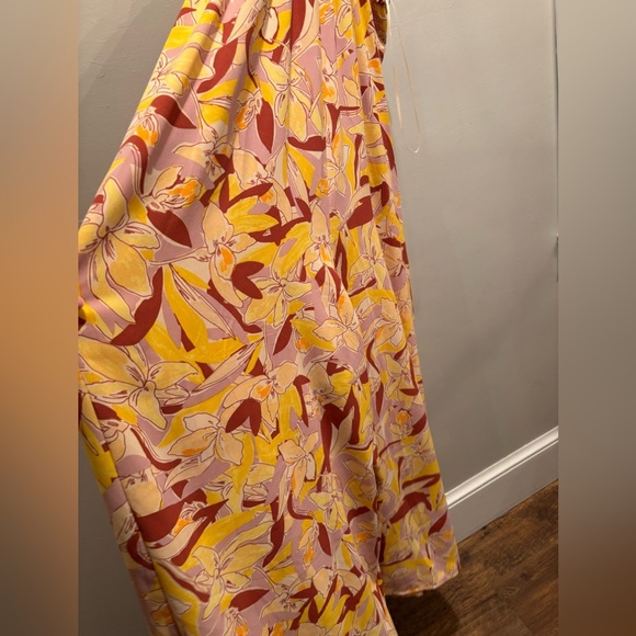 Wide leg jumpsuit halter top size XL feminine floral vacation island tropical - Picture 8 of 16